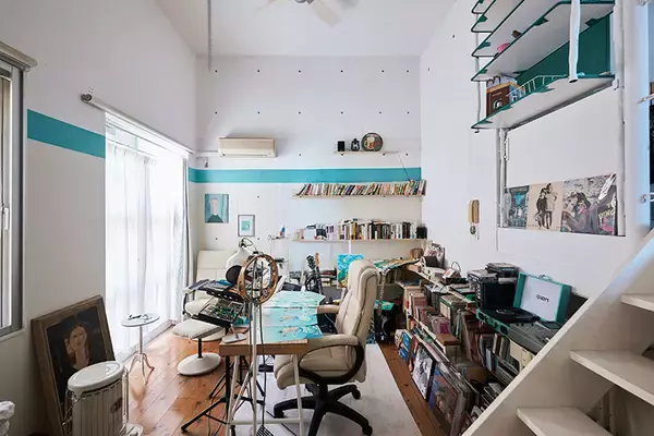 「美大生などクリエイターが”住み継ぐ”賃貸。原状回復ナシ・DIYで歴代住人が育て上げた伝説のアパートに潜入　町田市「アップル＆サムシングエルス」」の画像