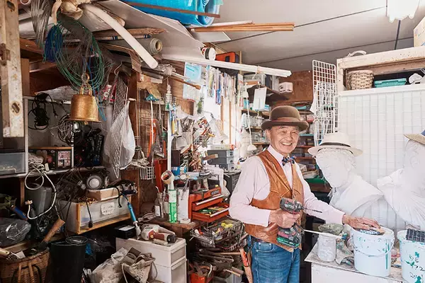 「美大生などクリエイターが”住み継ぐ”賃貸。原状回復ナシ・DIYで歴代住人が育て上げた伝説のアパートに潜入　町田市「アップル＆サムシングエルス」」の画像