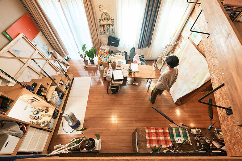 美大生などクリエイターが”住み継ぐ”賃貸。原状回復ナシ・DIYで歴代住人が育て上げた伝説のアパートに潜入　町田市「アップル＆サムシングエルス」