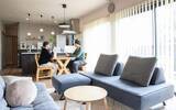 「【30代夫妻が建てた平屋】施工費2367万円・83平米、天井高3.5mの開放感！ 高断熱で冬も結露なし、こたつを楽しめる”おこもりロフト”も｜神奈川県相模原市」の画像1