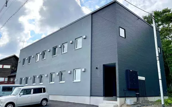 「ニセコ町に誕生の「最強断熱の集合住宅」、屋外マイナス14度でも室内エアコンなしで20度！ 温室効果ガス排出量ゼロのまちづくりにも注目」の画像