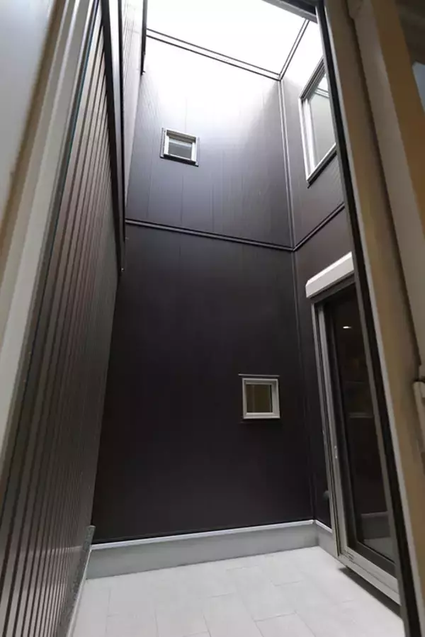 「「猫を飼わない人は入居お断り」多頭飼い大歓迎！ 保護猫36匹を救った不動産屋の“究極の猫ファースト”家づくりが話題　大阪「ねこ大家」」の画像