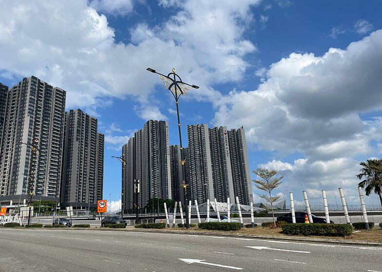 【母子留学】”教育移住”で脚光のマレーシアのリアル。家賃10万円代で150平米の絶景豪邸も、円安で年1000万円?!