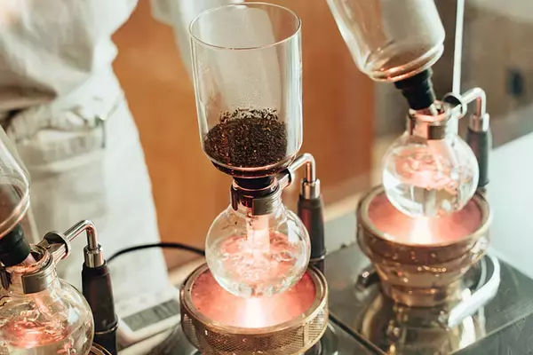 「複合商業施設「the RECORDS」が話題！ 公園隣接の閉鎖ビジネスホテルをフードコート等にしてにぎわいの拠点に、地域の価値を再構築　千葉市」の画像