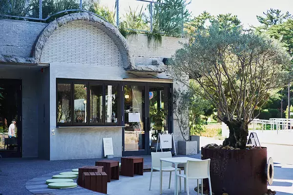 「複合商業施設「the RECORDS」が話題！ 公園隣接の閉鎖ビジネスホテルをフードコート等にしてにぎわいの拠点に、地域の価値を再構築　千葉市」の画像