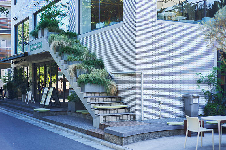 複合商業施設「the RECORDS」が話題！ 公園隣接の閉鎖ビジネスホテルをフードコート等にしてにぎわいの拠点に、地域の価値を再構築　千葉市