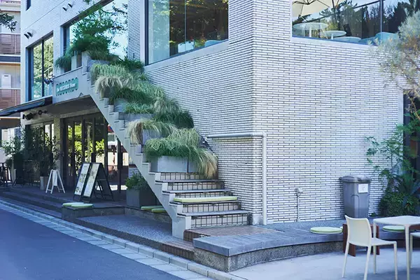 「複合商業施設「the RECORDS」が話題！ 公園隣接の閉鎖ビジネスホテルをフードコート等にしてにぎわいの拠点に、地域の価値を再構築　千葉市」の画像