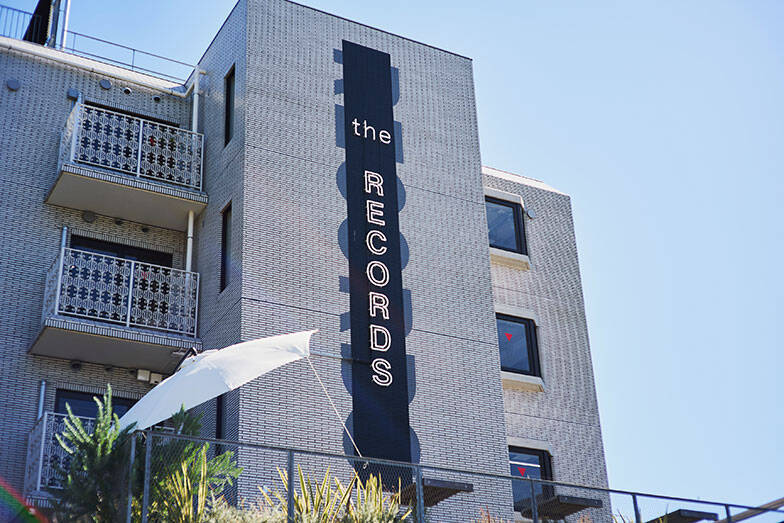 複合商業施設「the RECORDS」が話題！ 公園隣接の閉鎖ビジネスホテルをフードコート等にしてにぎわいの拠点に、地域の価値を再構築　千葉市