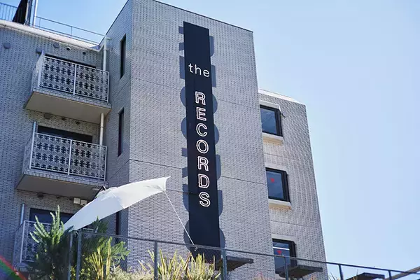 「複合商業施設「the RECORDS」が話題！ 公園隣接の閉鎖ビジネスホテルをフードコート等にしてにぎわいの拠点に、地域の価値を再構築　千葉市」の画像