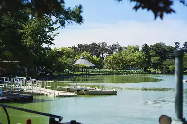 「複合商業施設「the RECORDS」が話題！ 公園隣接の閉鎖ビジネスホテルをフードコート等にしてにぎわいの拠点に、地域の価値を再構築　千葉市」の画像