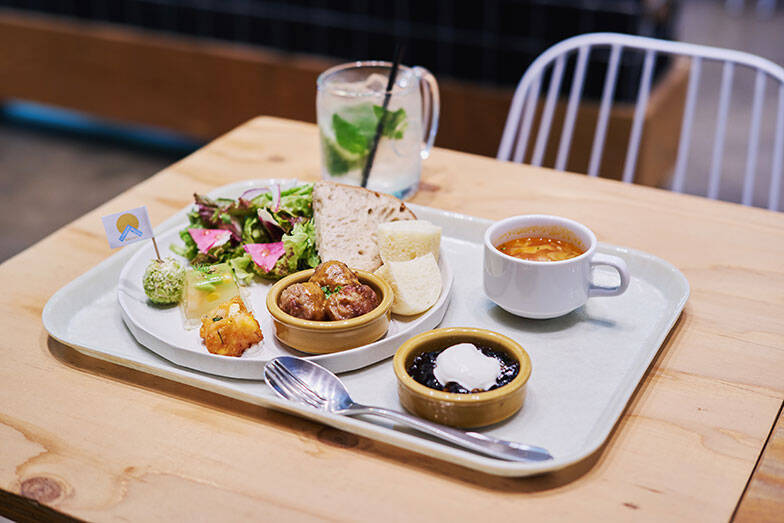 複合商業施設「the RECORDS」が話題！ 公園隣接の閉鎖ビジネスホテルをフードコート等にしてにぎわいの拠点に、地域の価値を再構築　千葉市