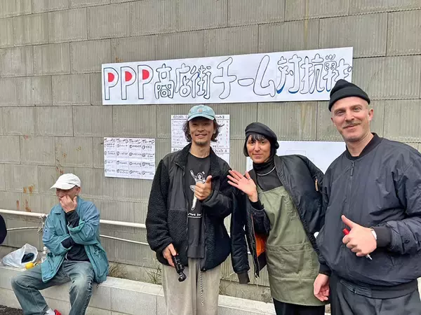 「「屋外卓球台」で下町商店街の空き地が激変！ 多世代入り混じる遊び場へ。チーム対抗戦を見ながら話を聞いてきた　墨田区京島」の画像