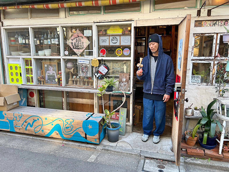 「屋外卓球台」で下町商店街の空き地が激変！ 多世代入り混じる遊び場へ。チーム対抗戦を見ながら話を聞いてきた　墨田区京島