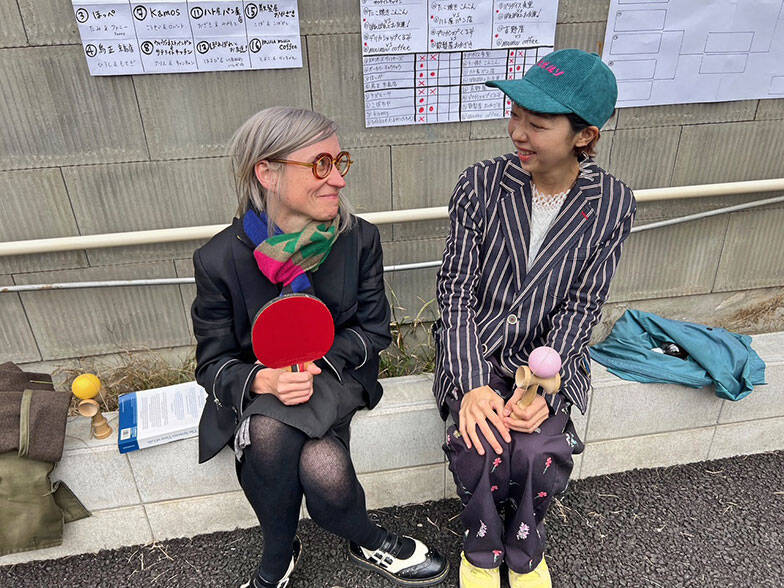 「屋外卓球台」で下町商店街の空き地が激変！ 多世代入り混じる遊び場へ。チーム対抗戦を見ながら話を聞いてきた　墨田区京島