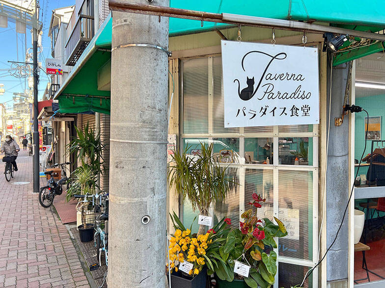 「屋外卓球台」で下町商店街の空き地が激変！ 多世代入り混じる遊び場へ。チーム対抗戦を見ながら話を聞いてきた　墨田区京島