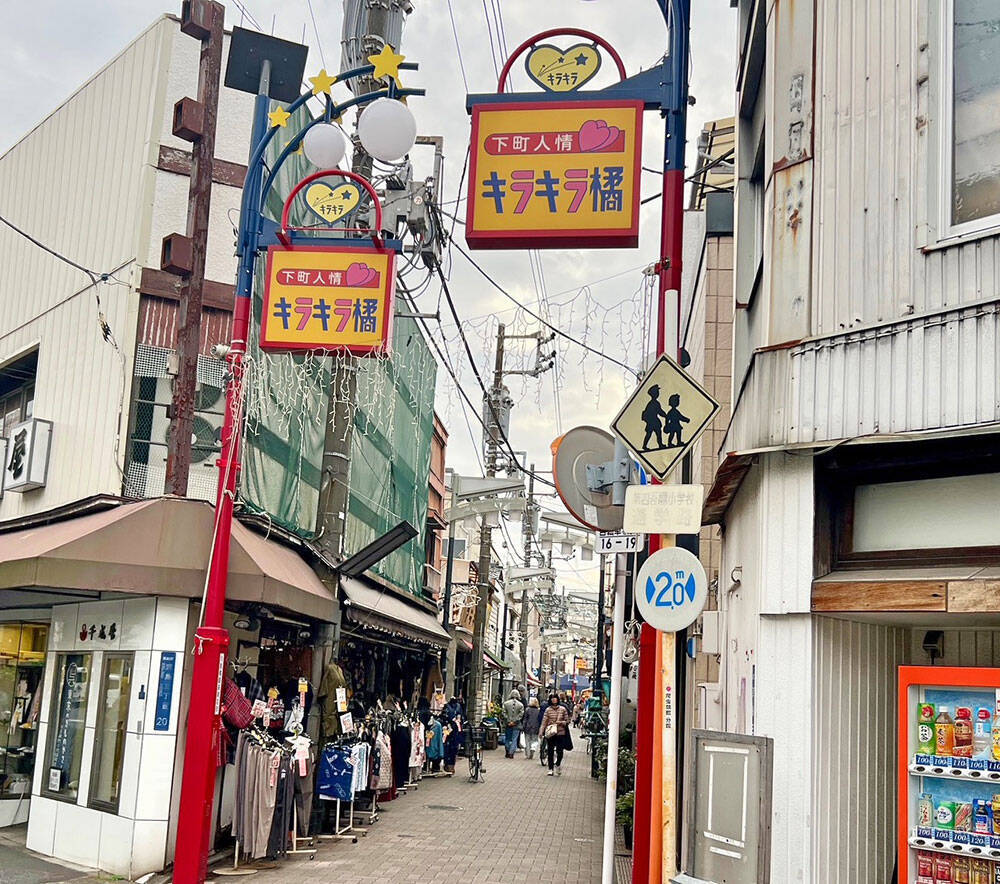 「屋外卓球台」で下町商店街の空き地が激変！ 多世代入り混じる遊び場へ。チーム対抗戦を見ながら話を聞いてきた　墨田区京島