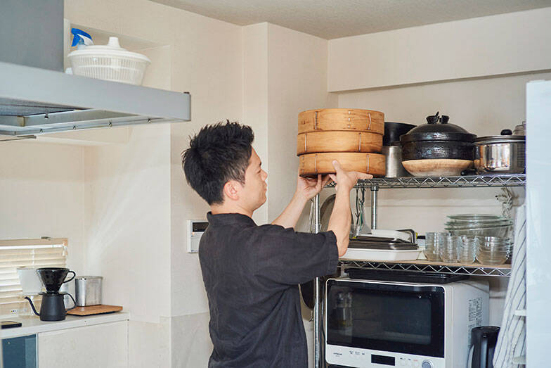 【料理家のキッチン】今井亮さんの築55年・80平米の中古リノベマンション。効率を極めた”動線・収納“術＆絶品中華「トマト卵炒め」レシピも公開