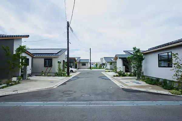 「千葉・印西市に”平屋だけ”全25邸の分譲地。20代夫婦の決断「ずっと住み続けたい家の最適解が平屋だった」」の画像