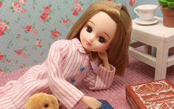 「朝、起き抜けにガッツポーズ！」リカちゃんの超ポジティブ自宅ライフ