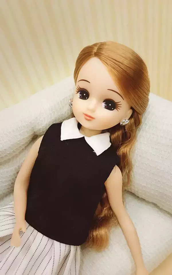 「「朝、起き抜けにガッツポーズ！」リカちゃんの超ポジティブ自宅ライフ」の画像