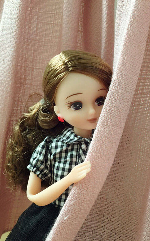 「朝、起き抜けにガッツポーズ！」リカちゃんの超ポジティブ自宅ライフ