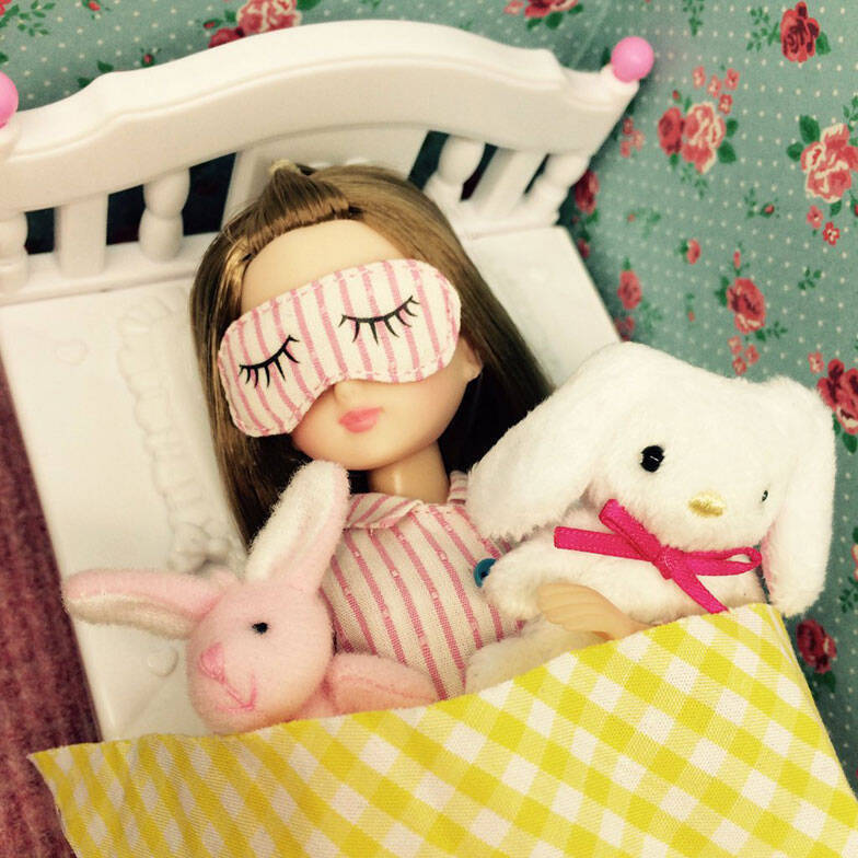 「朝、起き抜けにガッツポーズ！」リカちゃんの超ポジティブ自宅ライフ