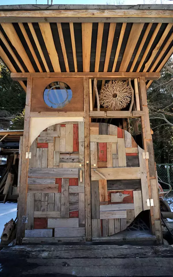 「あふれる秘密基地感！  廃工場をリノベした「廃材エコヴィレッジ」が男心をくすぐりまくり！」の画像