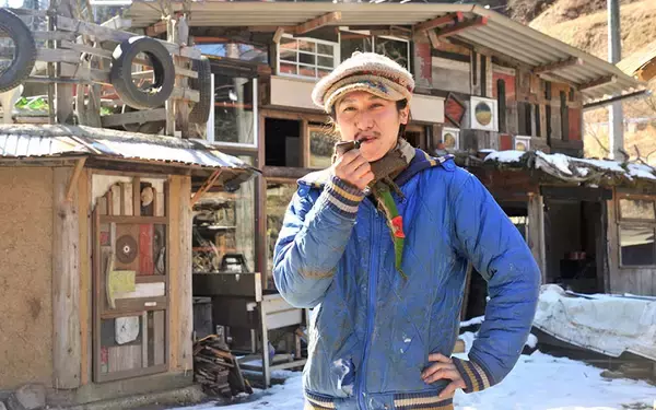 「あふれる秘密基地感！  廃工場をリノベした「廃材エコヴィレッジ」が男心をくすぐりまくり！」の画像