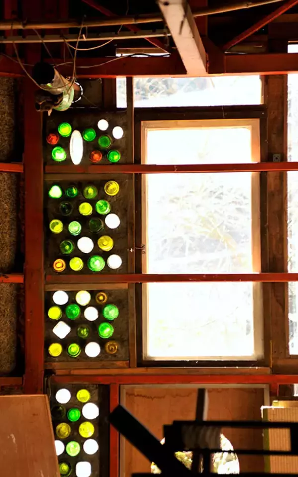 「あふれる秘密基地感！  廃工場をリノベした「廃材エコヴィレッジ」が男心をくすぐりまくり！」の画像