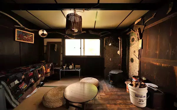 「あふれる秘密基地感！  廃工場をリノベした「廃材エコヴィレッジ」が男心をくすぐりまくり！」の画像