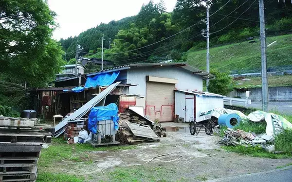 「あふれる秘密基地感！  廃工場をリノベした「廃材エコヴィレッジ」が男心をくすぐりまくり！」の画像