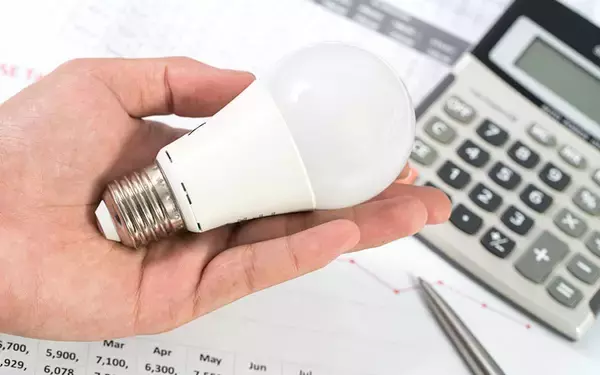 LEDってなんでこんなに普及してる？　白熱灯と比べてどんなところがいいの？