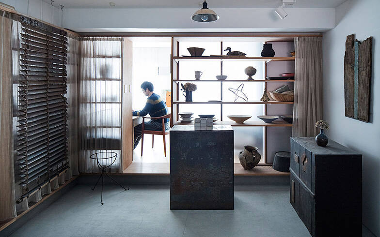 好きなものに囲まれて暮らしたい。築43年のマンションが“住宅兼ギャラリー”になるまで