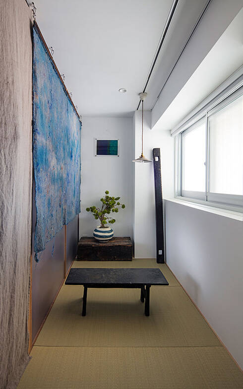 好きなものに囲まれて暮らしたい。築43年のマンションが“住宅兼ギャラリー”になるまで