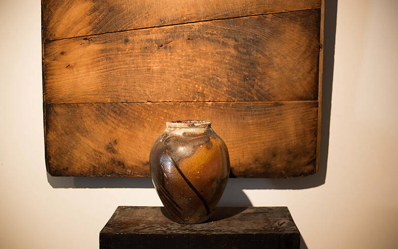 好きなものに囲まれて暮らしたい。築43年のマンションが“住宅兼ギャラリー”になるまで