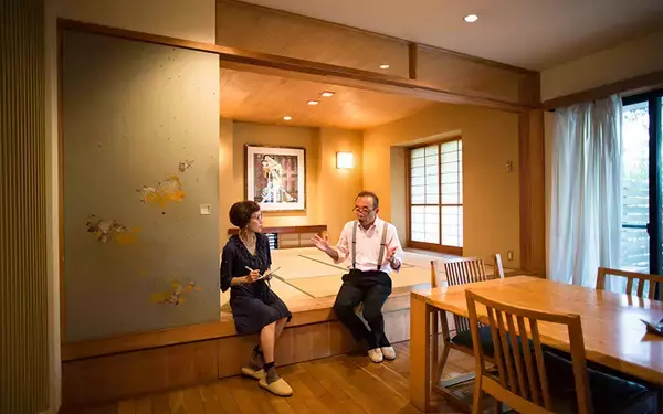 「あの人のお宅拝見[5] 藤原和博校長「家は生活の舞台」、著書『建てどき』から築17年の自邸を振り返る」の画像