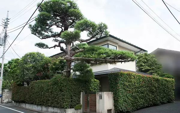 「あの人のお宅拝見[5] 藤原和博校長「家は生活の舞台」、著書『建てどき』から築17年の自邸を振り返る」の画像