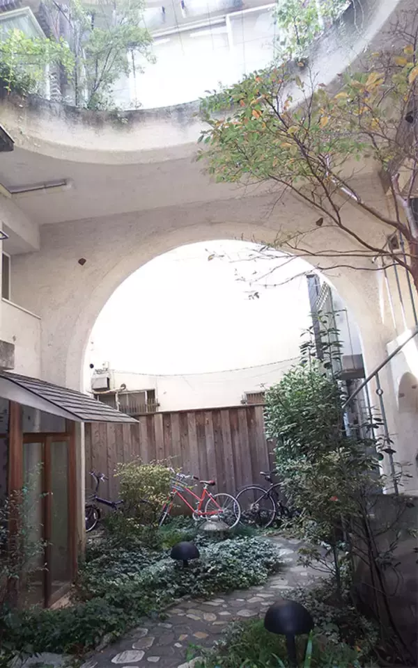 「まるでジブリの世界　「中庭アパルトメント」の美と機能【名物賃貸におじゃまします（1）】」の画像