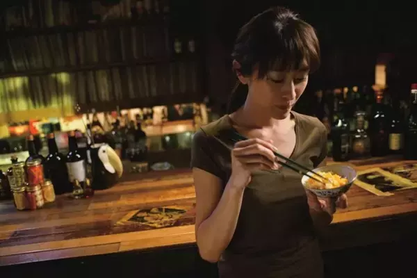 「山田優「リノベーションで対面キッチンに。手早く料理できるようになりました」【映画『食べる女』インタビュー】」の画像