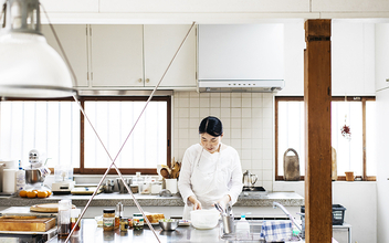 料理家のキッチンと朝ごはん[1]前編　オープン収納で取り出しやすく。桑原奈津子さんのサンドイッチレシピ