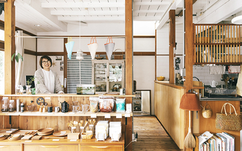 台所道具店とキッチンが一体となった土切敬子さんの一軒家　その道のプロ、こだわりの住まい[7]