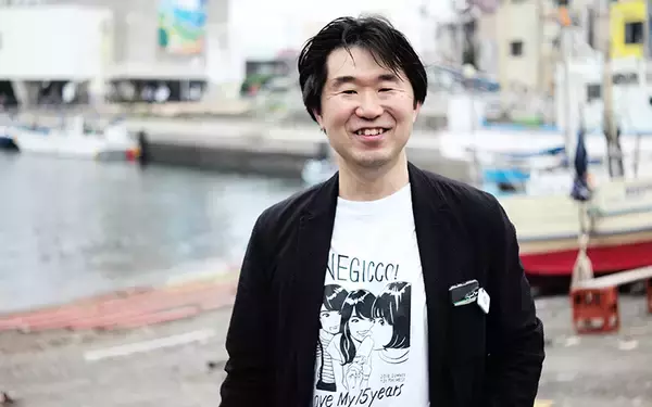 「デュアルライフ・二拠点生活[12] 新鮮マグロに採れたて野菜。5組11人が集う三崎港ビューの“シェア別荘”とは？」の画像