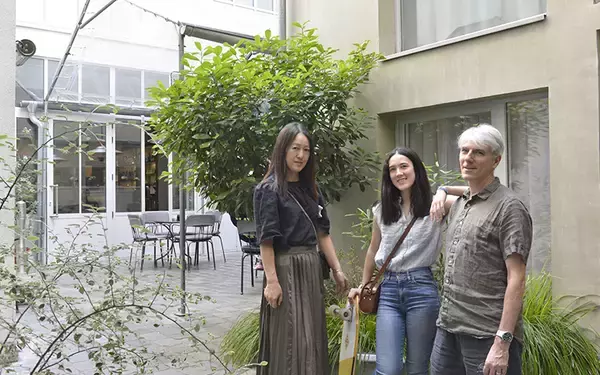 「パリの暮らしとインテリア[1]ヴィンテージ家具に囲まれたデザイナー家族のアパルトマン」の画像