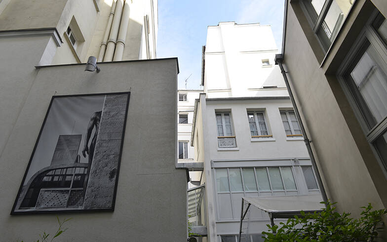 パリの暮らしとインテリア[1]ヴィンテージ家具に囲まれたデザイナー家族のアパルトマン