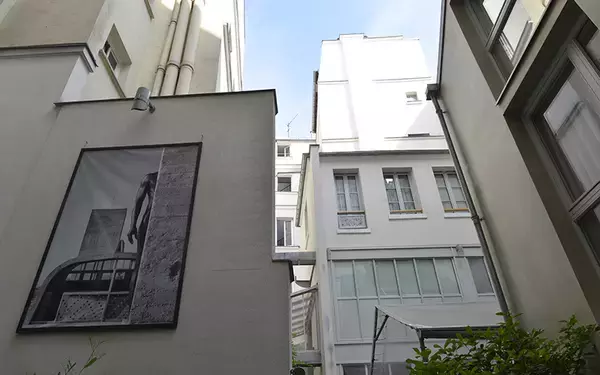 「パリの暮らしとインテリア[1]ヴィンテージ家具に囲まれたデザイナー家族のアパルトマン」の画像