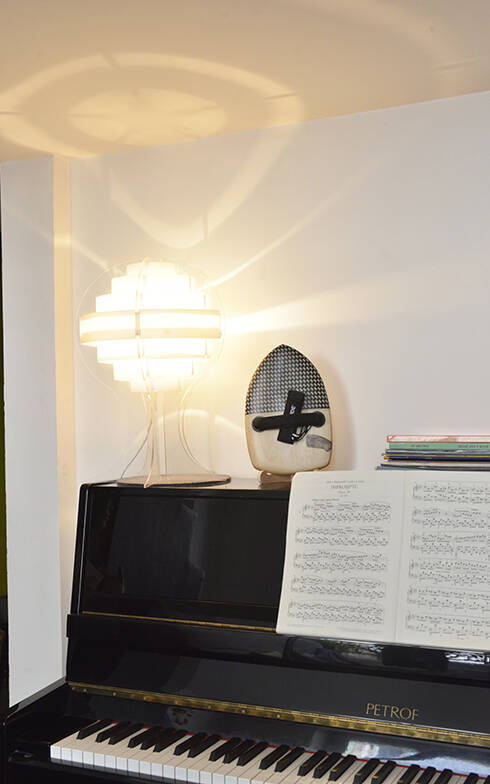 パリの暮らしとインテリア[1]ヴィンテージ家具に囲まれたデザイナー家族のアパルトマン