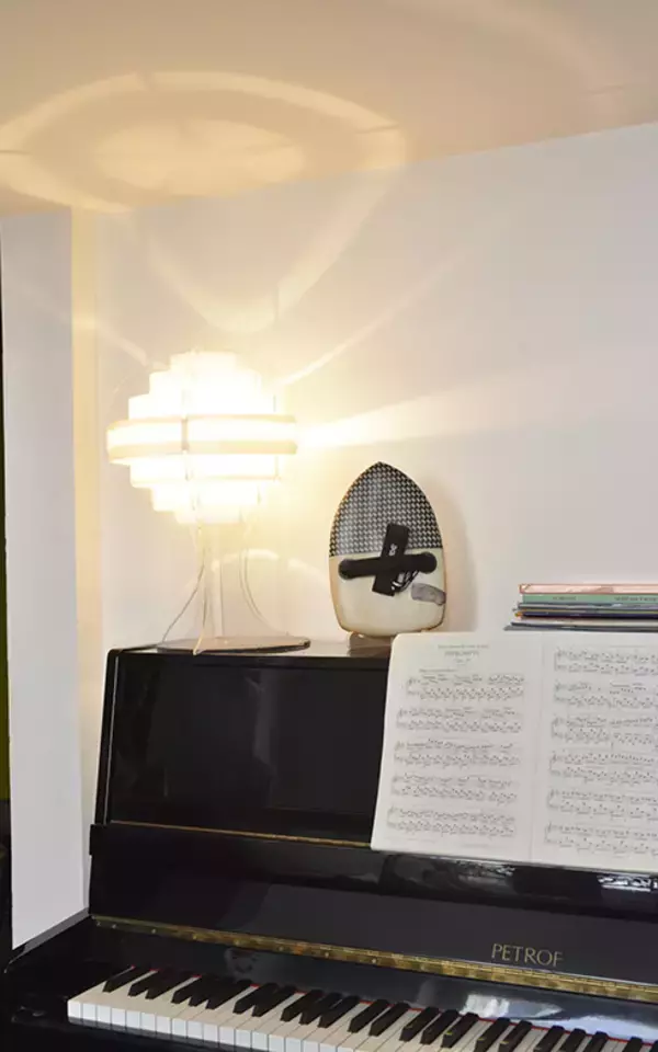 「パリの暮らしとインテリア[1]ヴィンテージ家具に囲まれたデザイナー家族のアパルトマン」の画像