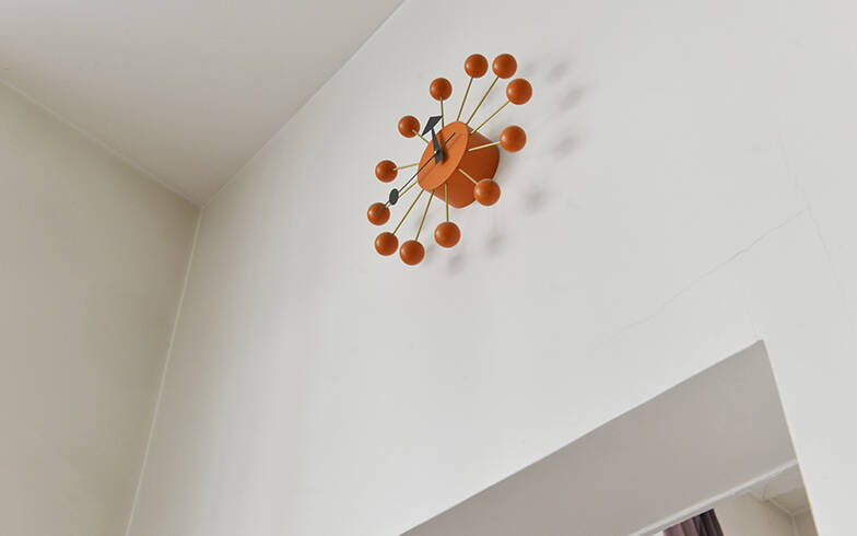 パリの暮らしとインテリア[1]ヴィンテージ家具に囲まれたデザイナー家族のアパルトマン