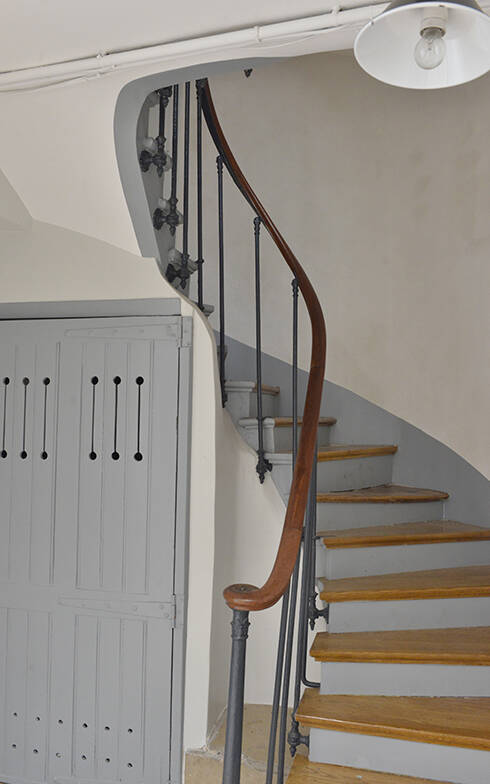 パリの暮らしとインテリア[1]ヴィンテージ家具に囲まれたデザイナー家族のアパルトマン