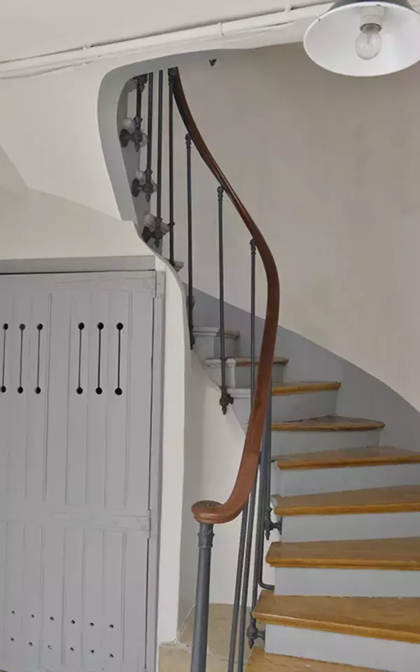 「パリの暮らしとインテリア[1]ヴィンテージ家具に囲まれたデザイナー家族のアパルトマン」の画像